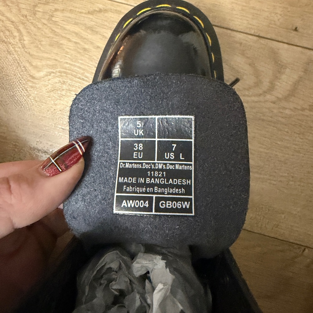 Brand New, Never Worn Dr. Martens Black Patent Leather Lace Up Boots- US7/EU38 - Picture 4 of 5